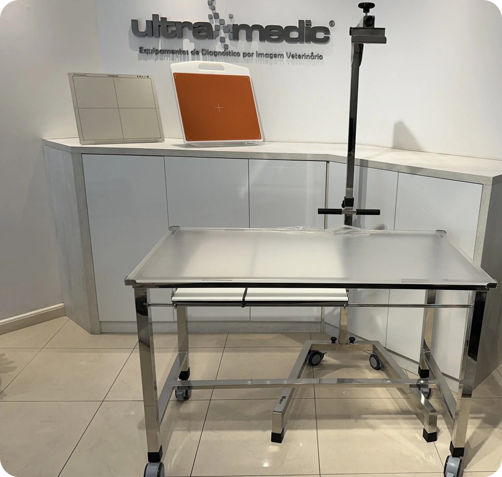 Mesa com suporte em aço inox